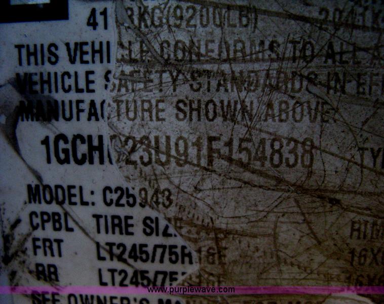 image for item H4274 2001 Chevrolet Silverado 2500HD Crew Cab pickup truck