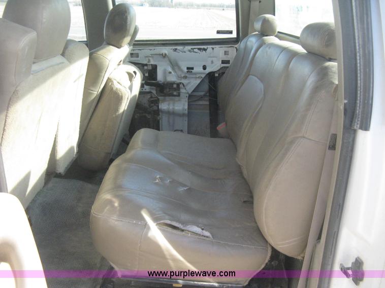 image for item H4274 2001 Chevrolet Silverado 2500HD Crew Cab pickup truck