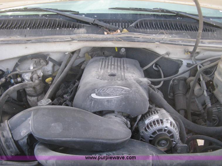 image for item H4274 2001 Chevrolet Silverado 2500HD Crew Cab pickup truck