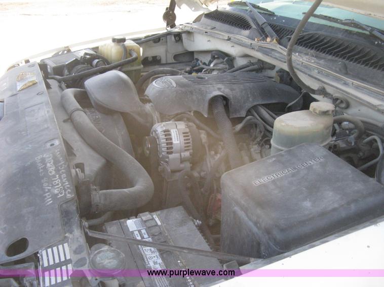 image for item H4274 2001 Chevrolet Silverado 2500HD Crew Cab pickup truck