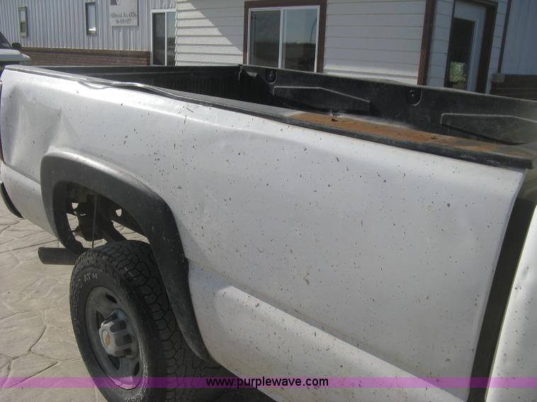 image for item H4274 2001 Chevrolet Silverado 2500HD Crew Cab pickup truck