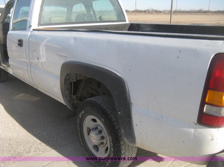 image for item H4274 2001 Chevrolet Silverado 2500HD Crew Cab pickup truck