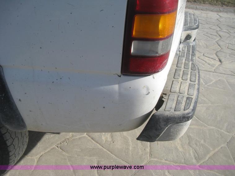 image for item H4274 2001 Chevrolet Silverado 2500HD Crew Cab pickup truck