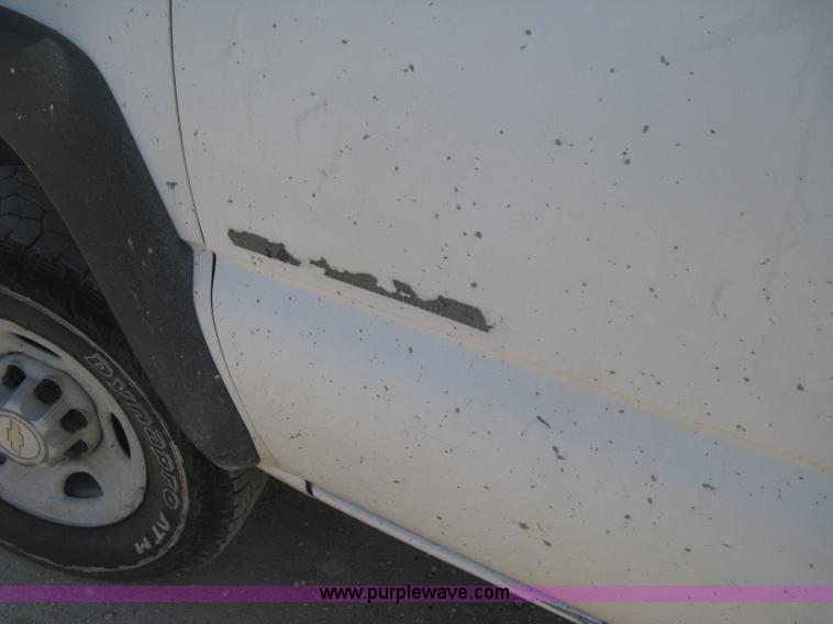 image for item H4274 2001 Chevrolet Silverado 2500HD Crew Cab pickup truck