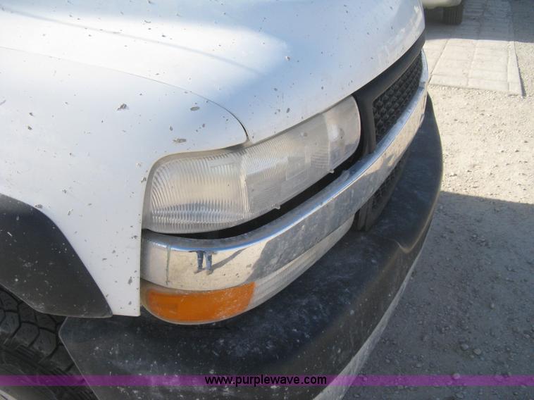 image for item H4274 2001 Chevrolet Silverado 2500HD Crew Cab pickup truck