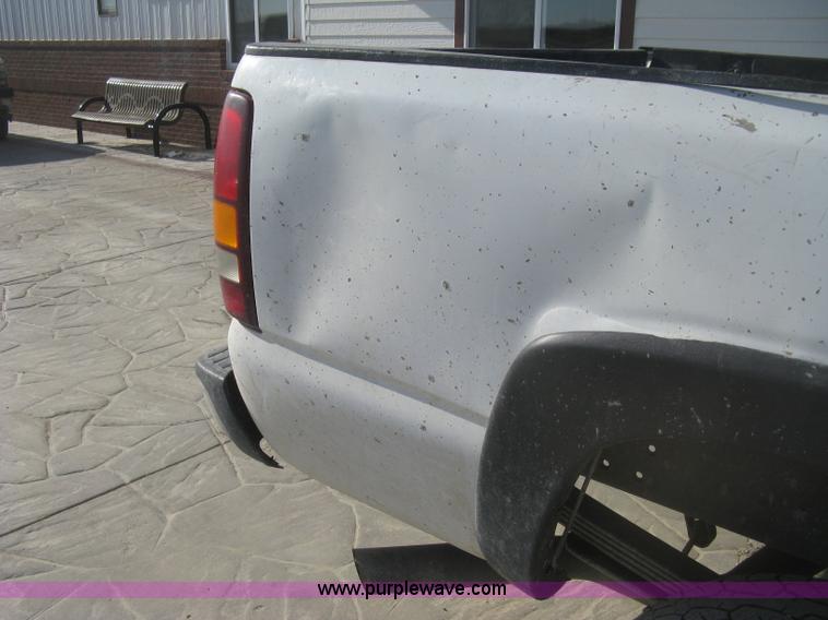 image for item H4274 2001 Chevrolet Silverado 2500HD Crew Cab pickup truck