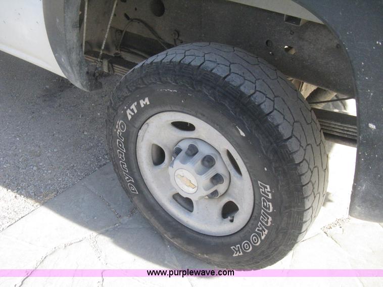 image for item H4274 2001 Chevrolet Silverado 2500HD Crew Cab pickup truck