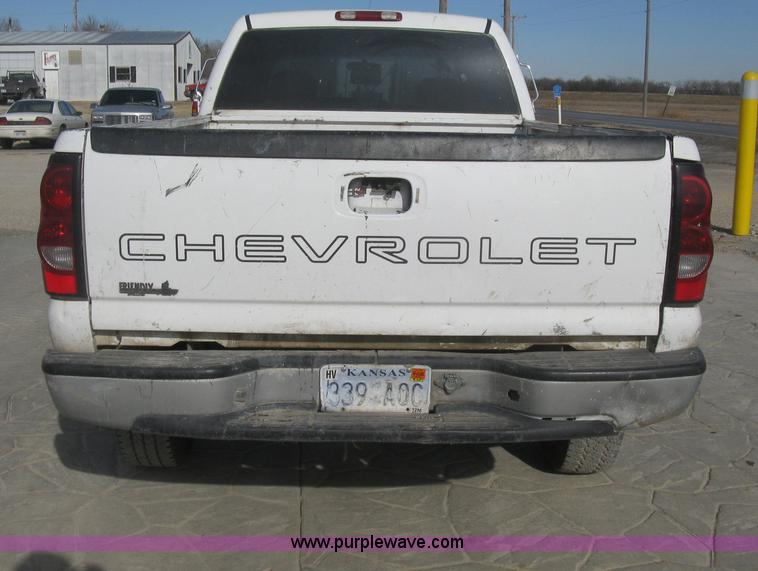 image for item H4275 2001 Chevrolet Silverado 2500HD Crew Cab pickup truck