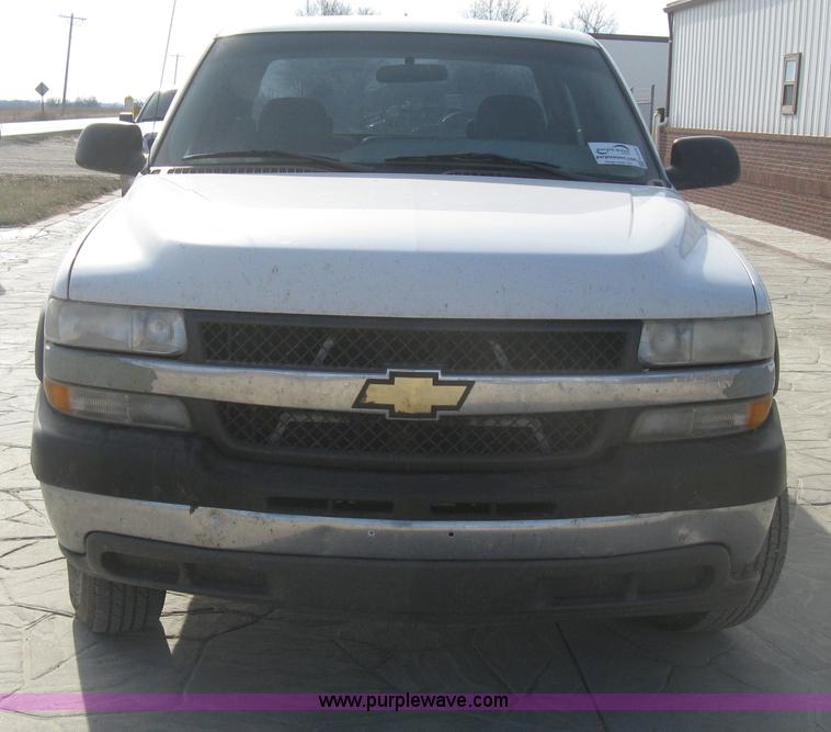 image for item H4275 2001 Chevrolet Silverado 2500HD Crew Cab pickup truck