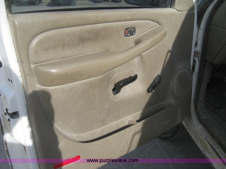 image for item H4275 2001 Chevrolet Silverado 2500HD Crew Cab pickup truck