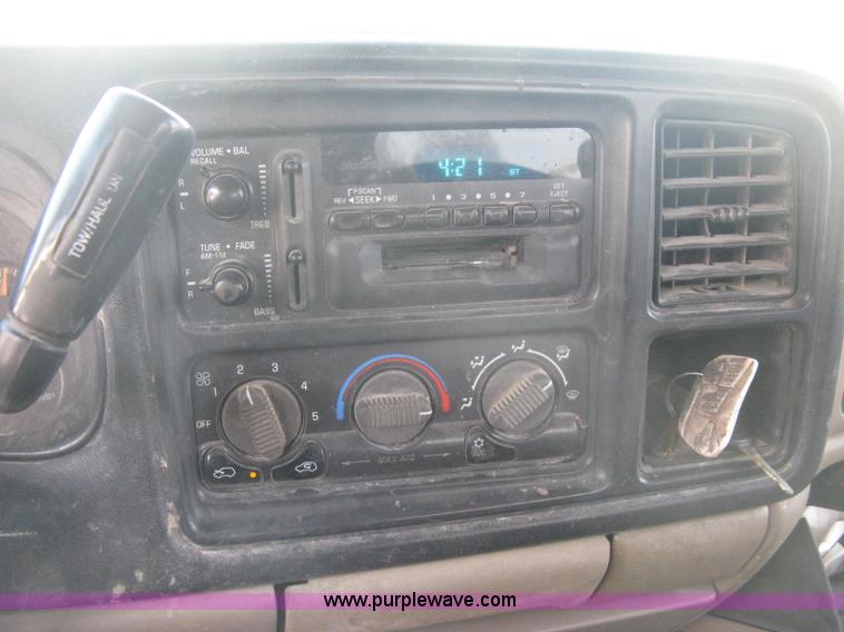 image for item H4275 2001 Chevrolet Silverado 2500HD Crew Cab pickup truck