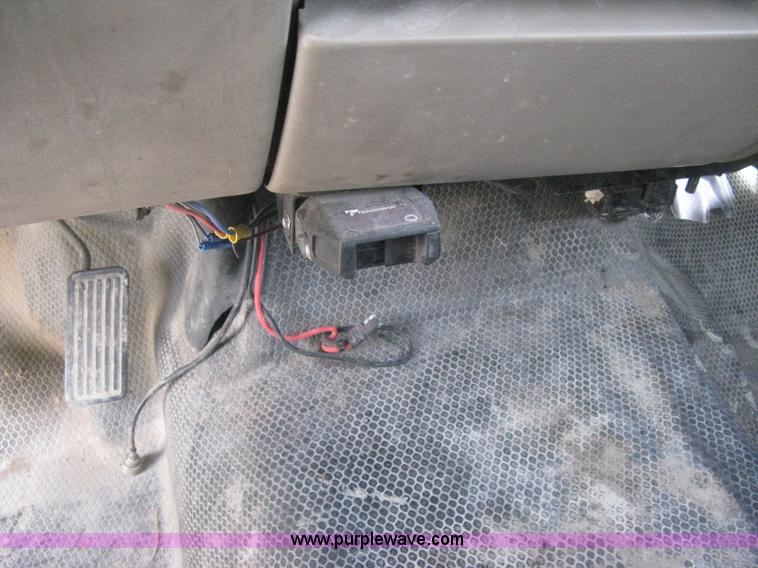 image for item H4275 2001 Chevrolet Silverado 2500HD Crew Cab pickup truck