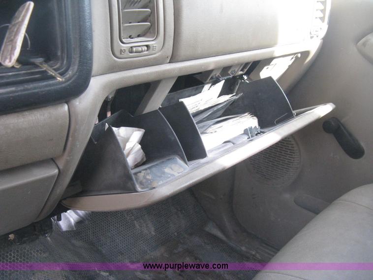 image for item H4275 2001 Chevrolet Silverado 2500HD Crew Cab pickup truck