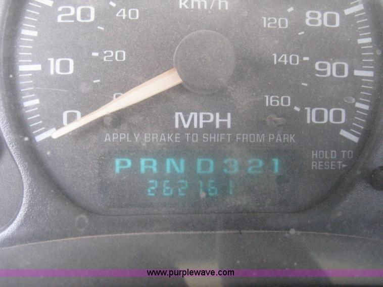 image for item H4275 2001 Chevrolet Silverado 2500HD Crew Cab pickup truck