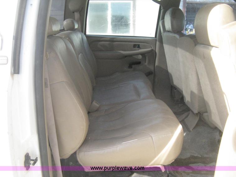 image for item H4275 2001 Chevrolet Silverado 2500HD Crew Cab pickup truck