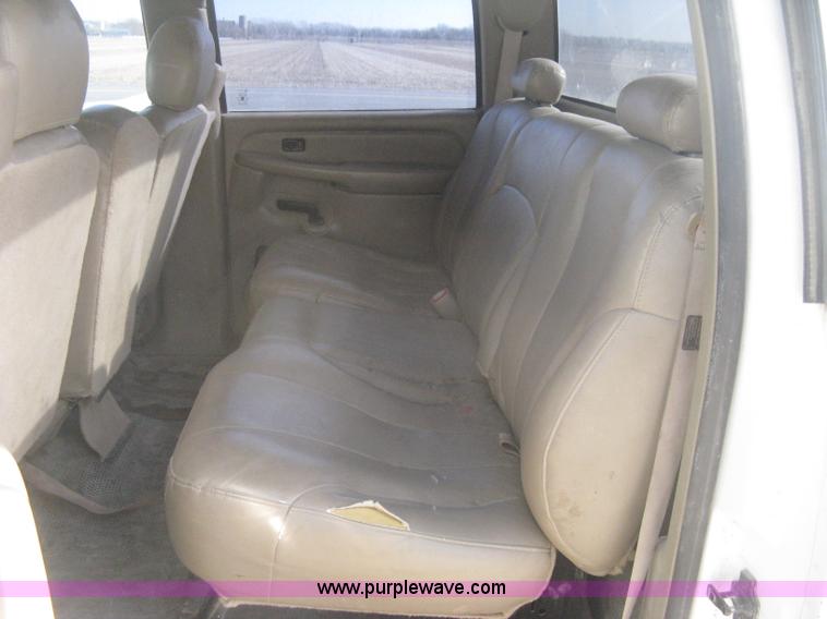 image for item H4275 2001 Chevrolet Silverado 2500HD Crew Cab pickup truck