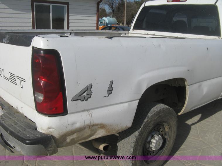 image for item H4275 2001 Chevrolet Silverado 2500HD Crew Cab pickup truck