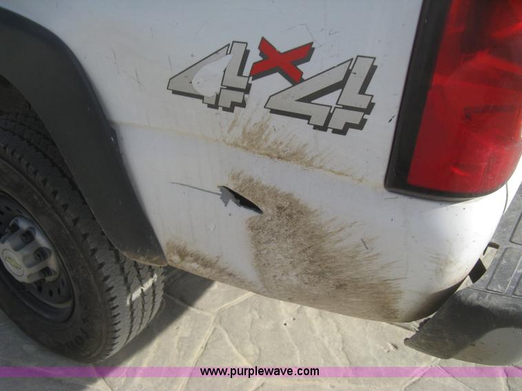 image for item H4275 2001 Chevrolet Silverado 2500HD Crew Cab pickup truck