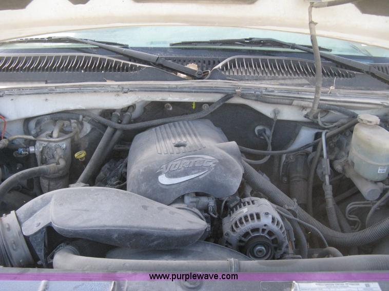 image for item H4275 2001 Chevrolet Silverado 2500HD Crew Cab pickup truck