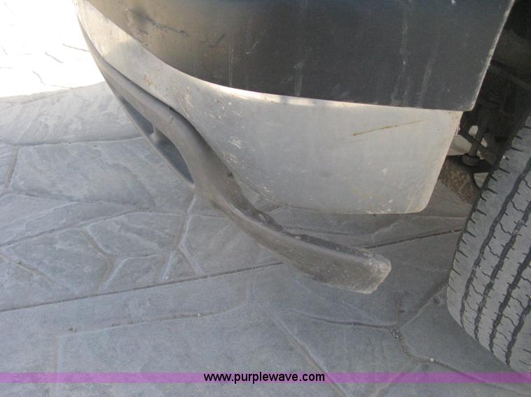 image for item H4275 2001 Chevrolet Silverado 2500HD Crew Cab pickup truck