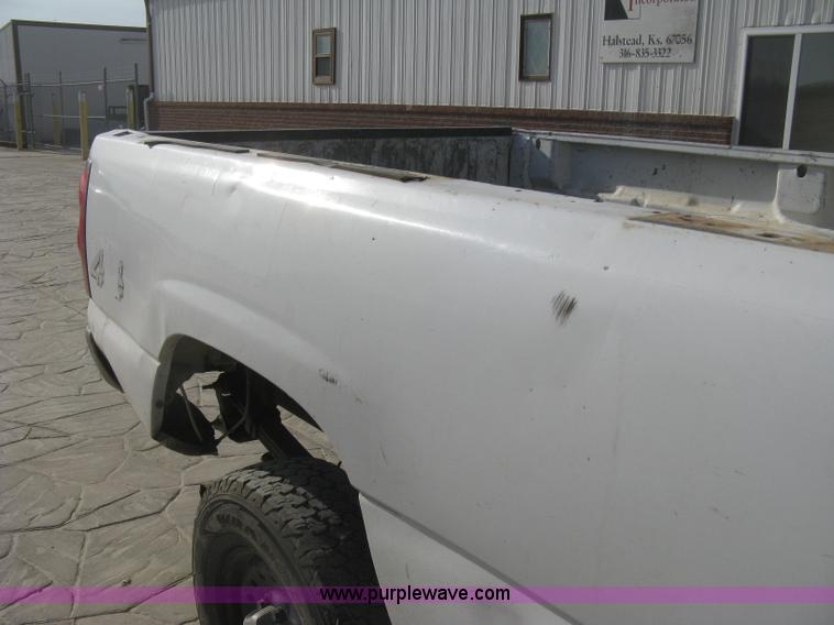 image for item H4275 2001 Chevrolet Silverado 2500HD Crew Cab pickup truck