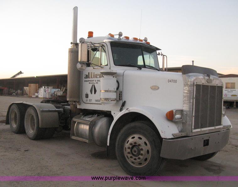 image for item H4318 1996 Peterbilt 378 semi truck