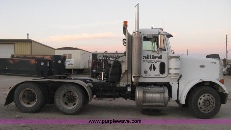 image for item H4318 1996 Peterbilt 378 semi truck