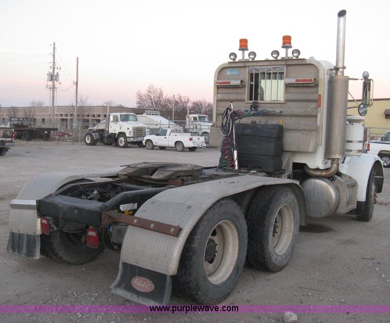 image for item H4318 1996 Peterbilt 378 semi truck