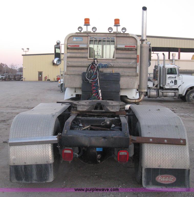 image for item H4318 1996 Peterbilt 378 semi truck