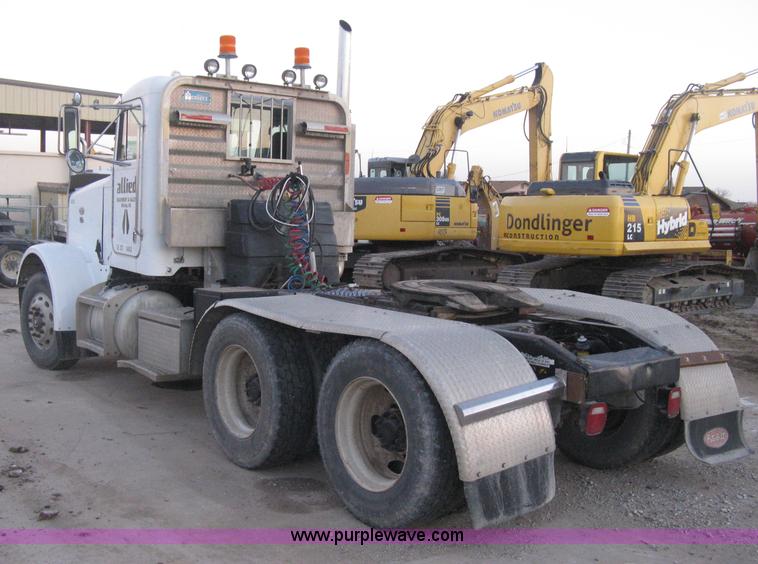 image for item H4318 1996 Peterbilt 378 semi truck