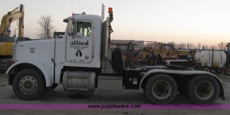image for item H4318 1996 Peterbilt 378 semi truck