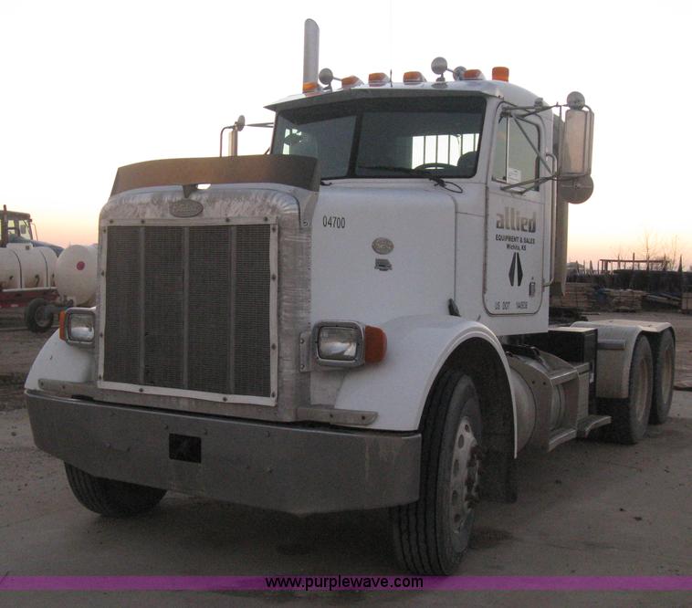 image for item H4318 1996 Peterbilt 378 semi truck