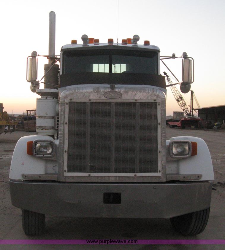 image for item H4318 1996 Peterbilt 378 semi truck