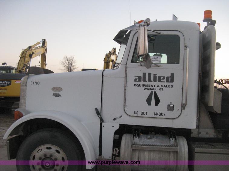 image for item H4318 1996 Peterbilt 378 semi truck