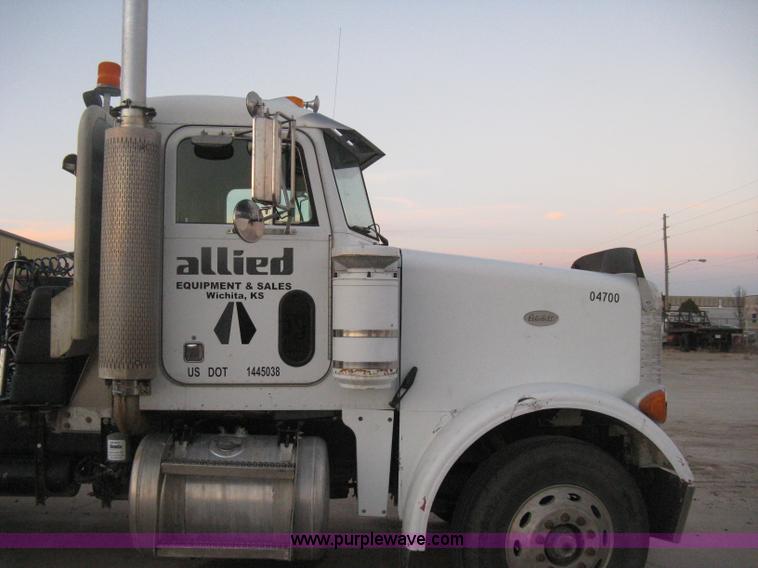 image for item H4318 1996 Peterbilt 378 semi truck