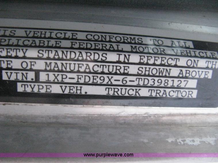 image for item H4318 1996 Peterbilt 378 semi truck