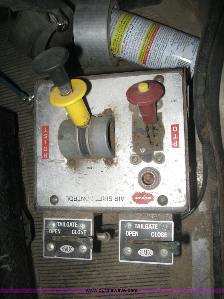 image for item H4318 1996 Peterbilt 378 semi truck