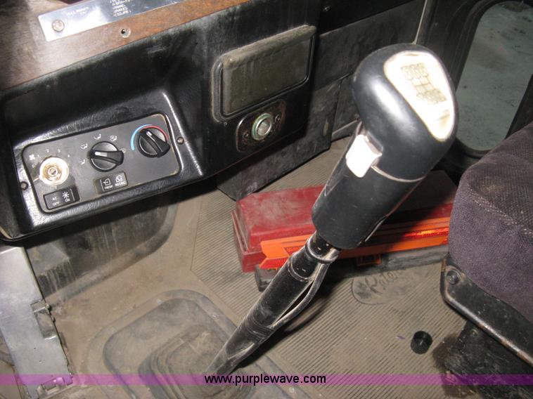 image for item H4318 1996 Peterbilt 378 semi truck