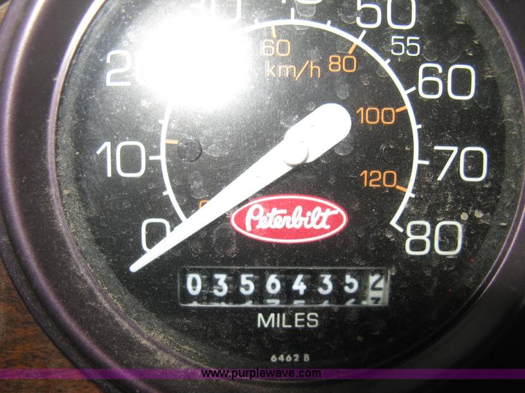 image for item H4318 1996 Peterbilt 378 semi truck