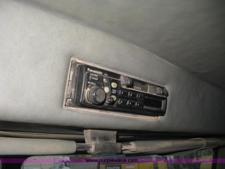 image for item H4318 1996 Peterbilt 378 semi truck