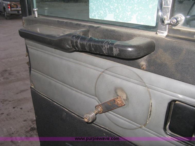 image for item H4318 1996 Peterbilt 378 semi truck