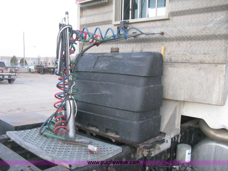 image for item H4318 1996 Peterbilt 378 semi truck