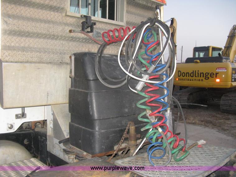 image for item H4318 1996 Peterbilt 378 semi truck