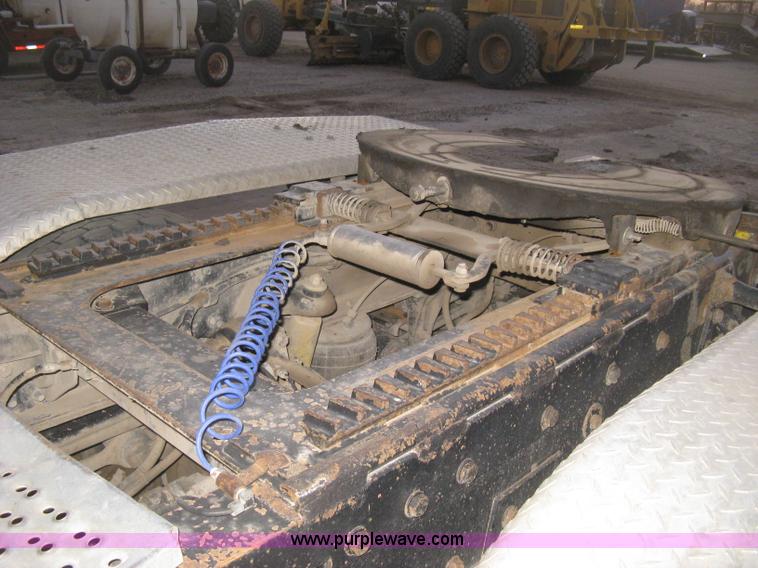 image for item H4318 1996 Peterbilt 378 semi truck