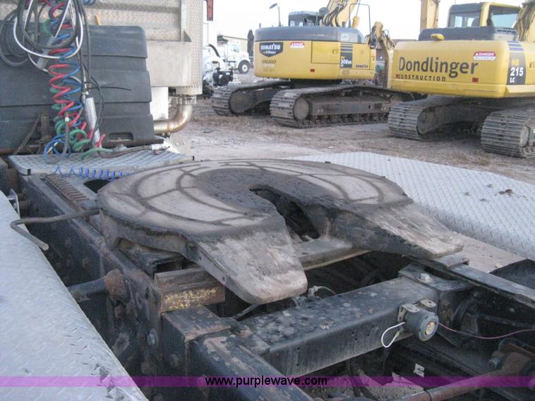 image for item H4318 1996 Peterbilt 378 semi truck