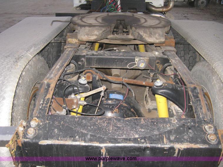 image for item H4318 1996 Peterbilt 378 semi truck