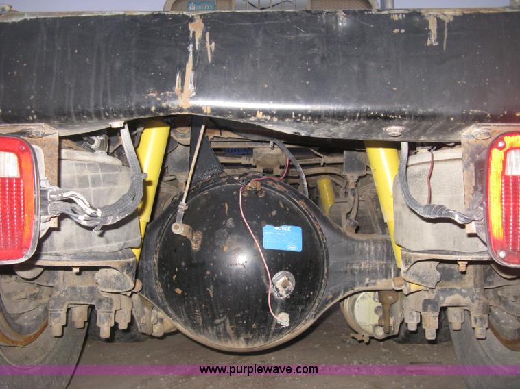 image for item H4318 1996 Peterbilt 378 semi truck