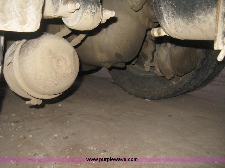 image for item H4318 1996 Peterbilt 378 semi truck