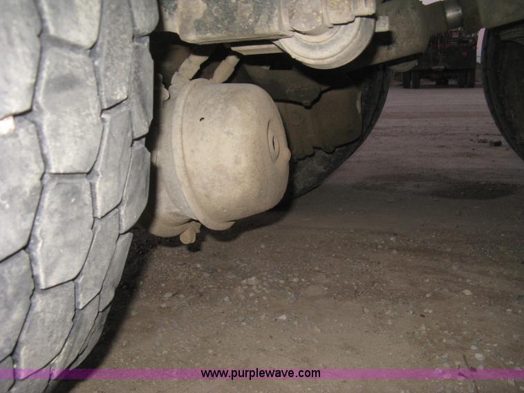 image for item H4318 1996 Peterbilt 378 semi truck