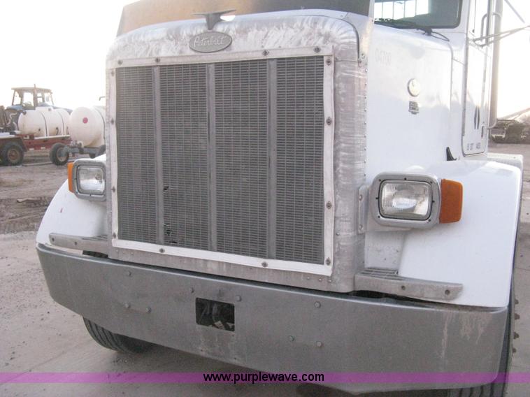 image for item H4318 1996 Peterbilt 378 semi truck